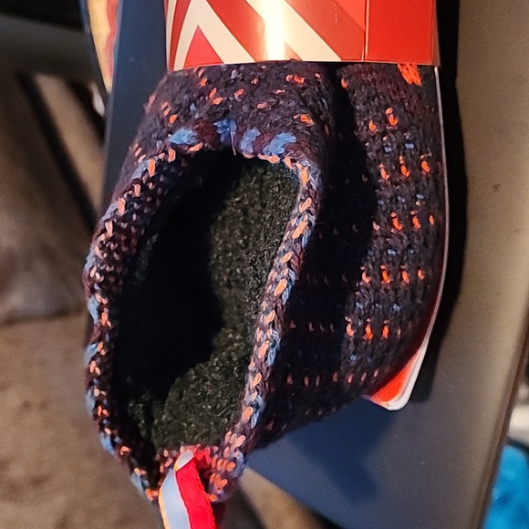 Bombas The Gripper Slipper NWT medium (8-10.5) true to size - Picture 2 of 7